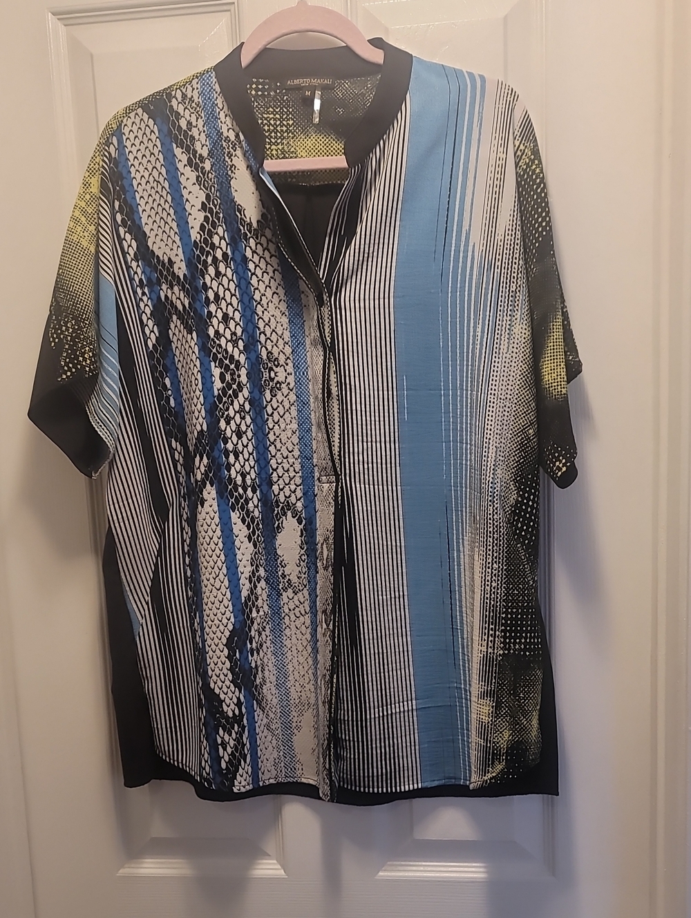 Alberto Makali Blue, Black & White Short-Sleeve Split Neck Blouse Sz Med Nwot